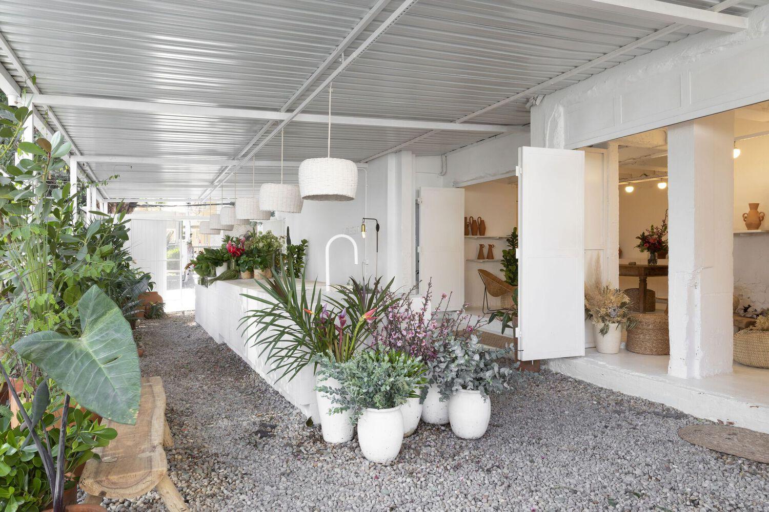 #5 Cách Thiết Kế Tiệm Hoa Sang Trọng Và Ấn Tượng 1 Thiết kế tiệm hoa - Nais Design