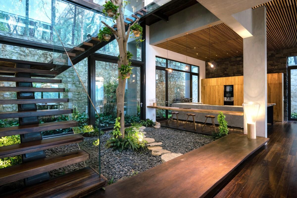 Các mẫu tiểu cảnh đẹp trong nhà – Ý tưởng sáng tạo cho không gian sống xanh 2 Tiểu cảnh cầu thang